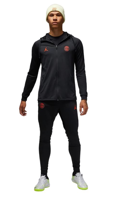 kwaadheid de vrije loop geven handleiding Elektropositief Nike Jordan Paris Saint Germain Strike Hooded Trainingspak 2022-2023 Zwart  Rood - Paul Pessel Sport | Soccer Center Utrecht | De voetbalspecialist