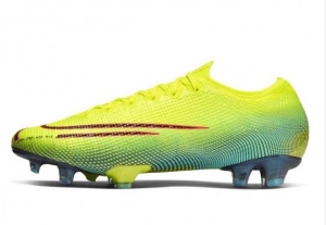 roze voetbalschoenen nike